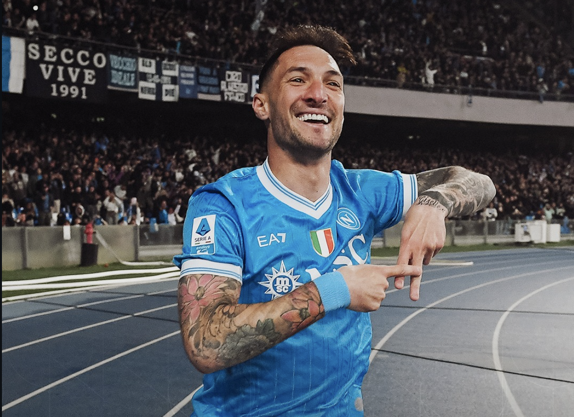 Sigue en la pelea: Napoli venció 1-0 al Milan con gol de Politano